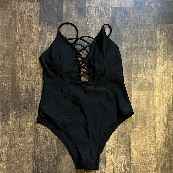 Ekouaer Other - Classic Black Crisscross One-Piece Swimsuit